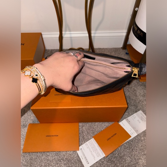 Louis Vuitton Black Coussin PM handbag Monogram-embossed - Picture 11 of 17